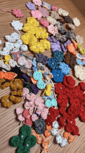 WoolBloom Clip - 2 Blue Woven Flowers