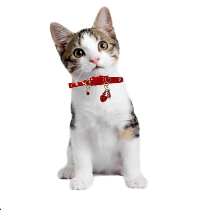 Collar con incrustaciones finas de ante rojo/corazones - Tachuelas doradas