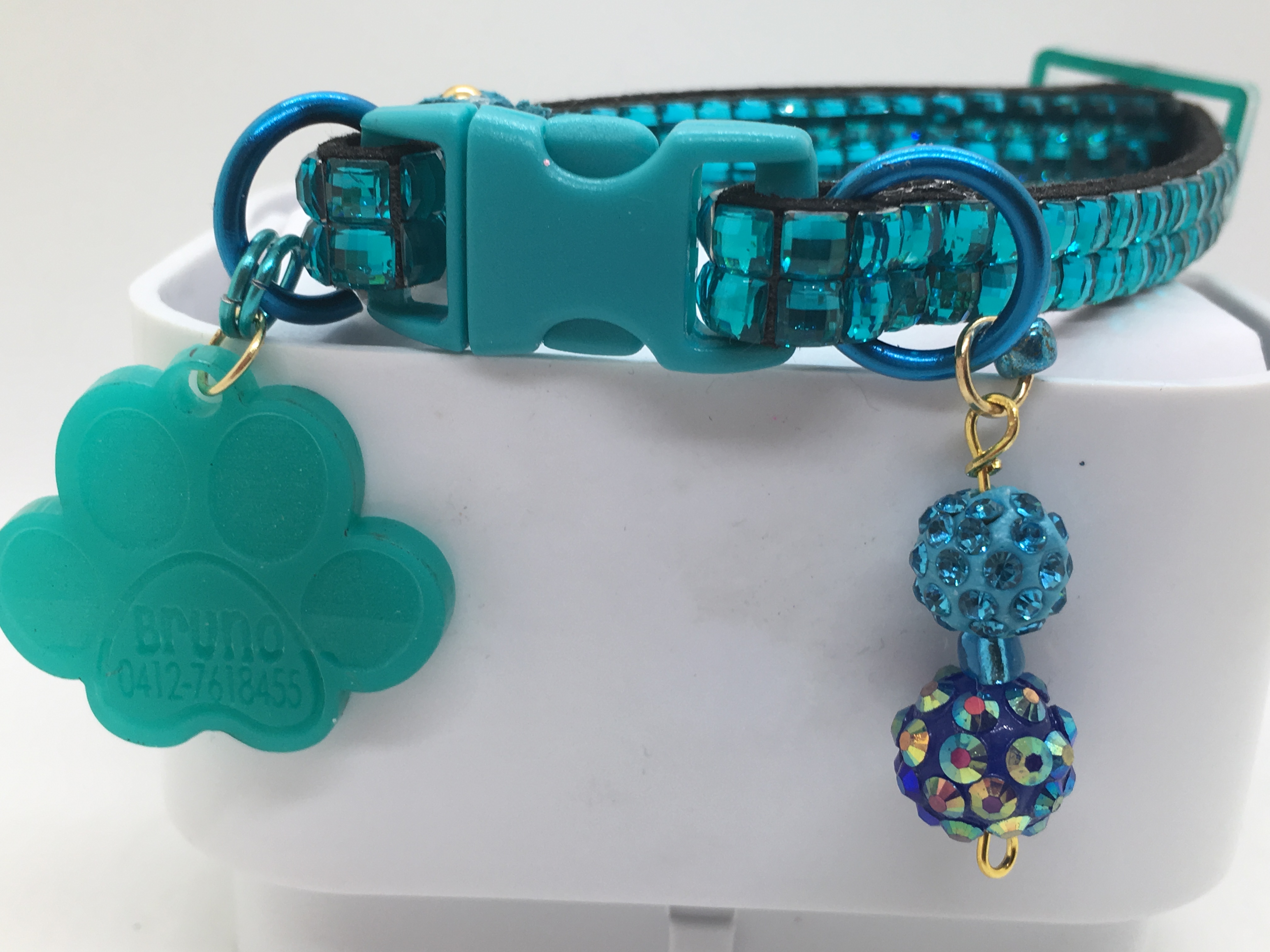 Turquoise Stones Collar 01
