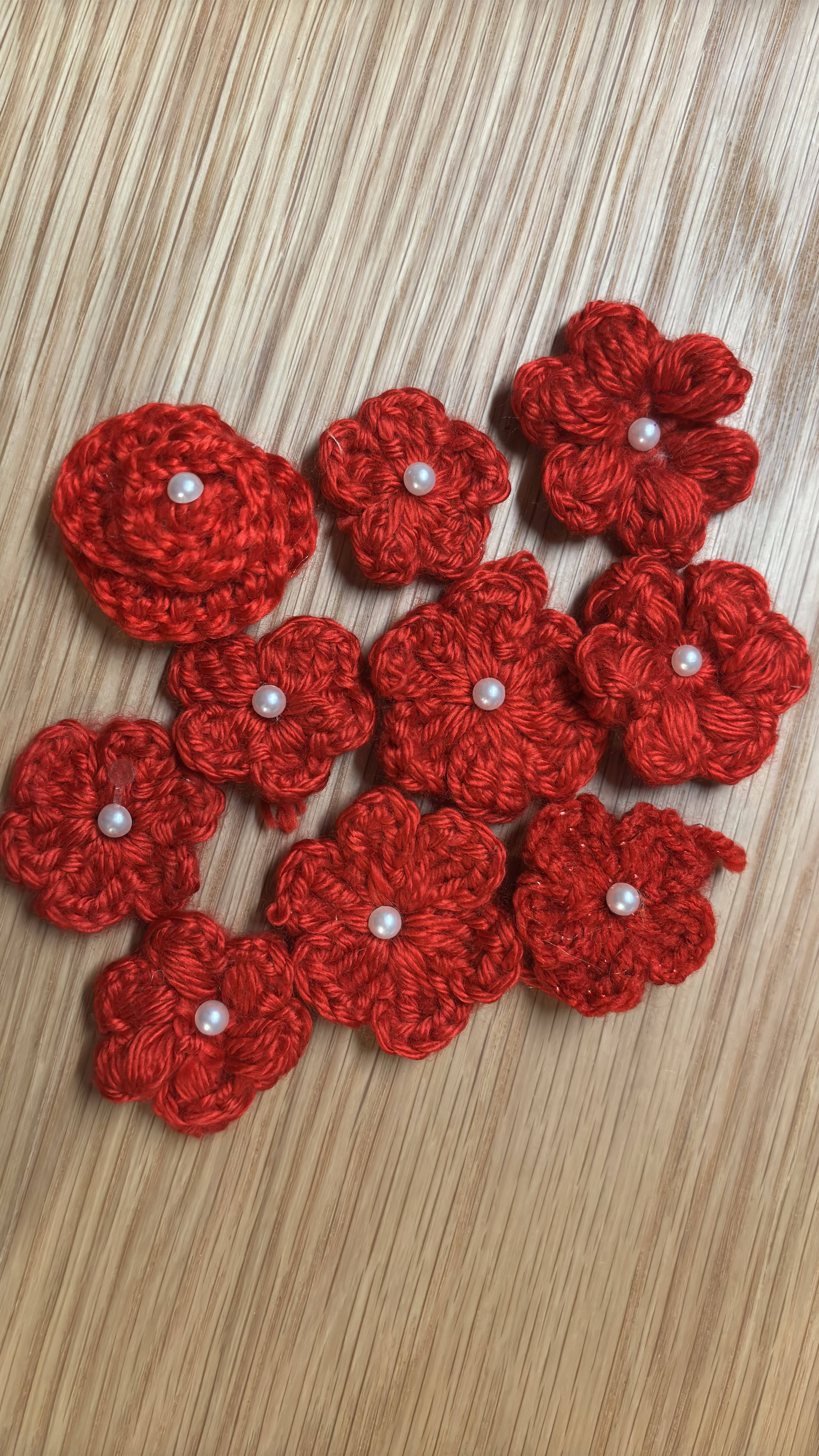 WoolBloom Clip  -  Red Woven Flowers