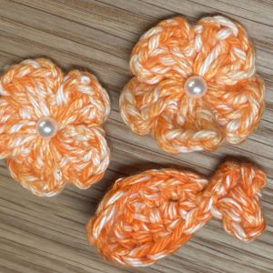 WoolBloom Clip - 3 Knitted Orange Flowers