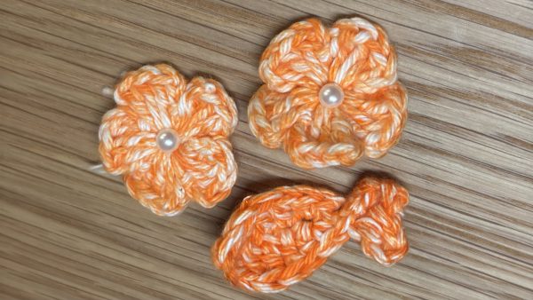 WoolBloom Clip - 3 Knitted Orange Flowers