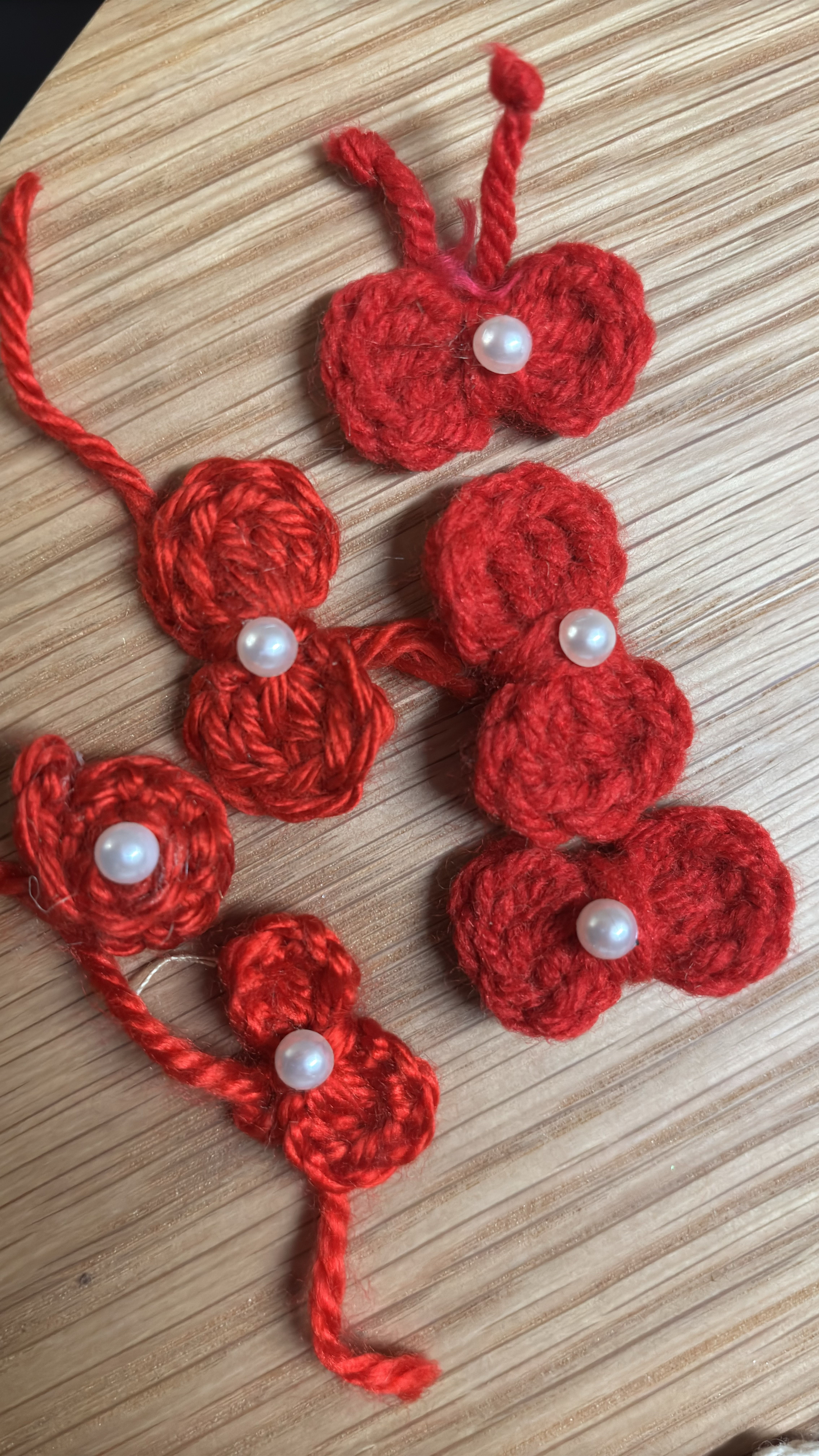 WoolBloom Clip  -  Two Red Knitted Bows